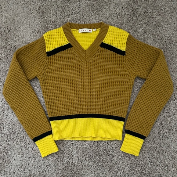 Women’s Uniqlo X Marni Sweater - Picture 1 of 4